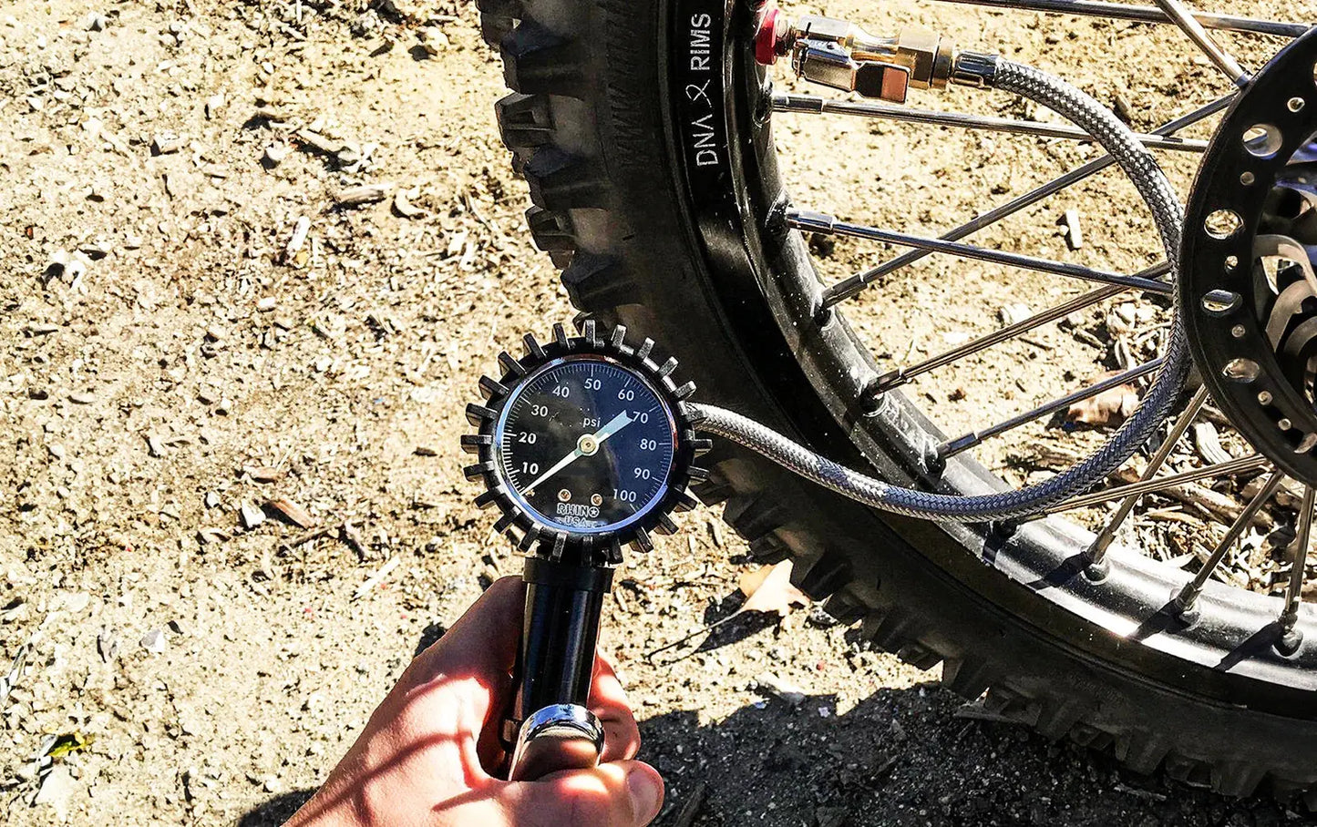 RHINO USA 100 PSI ANALOG TIRE INFLATOR GAUGE Rhino USA