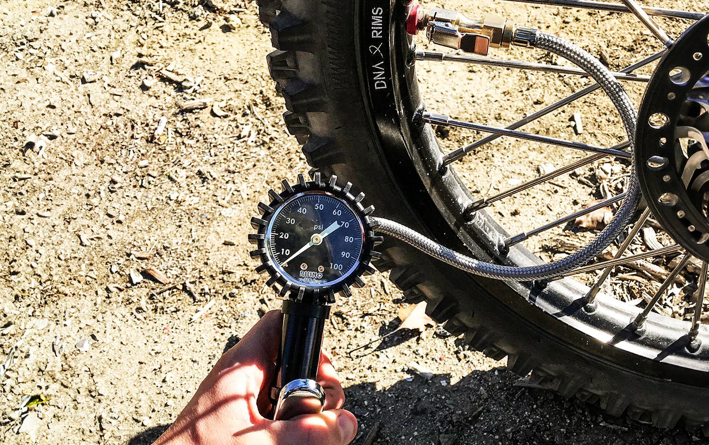 RHINO USA 100 PSI ANALOG TIRE INFLATOR GAUGE