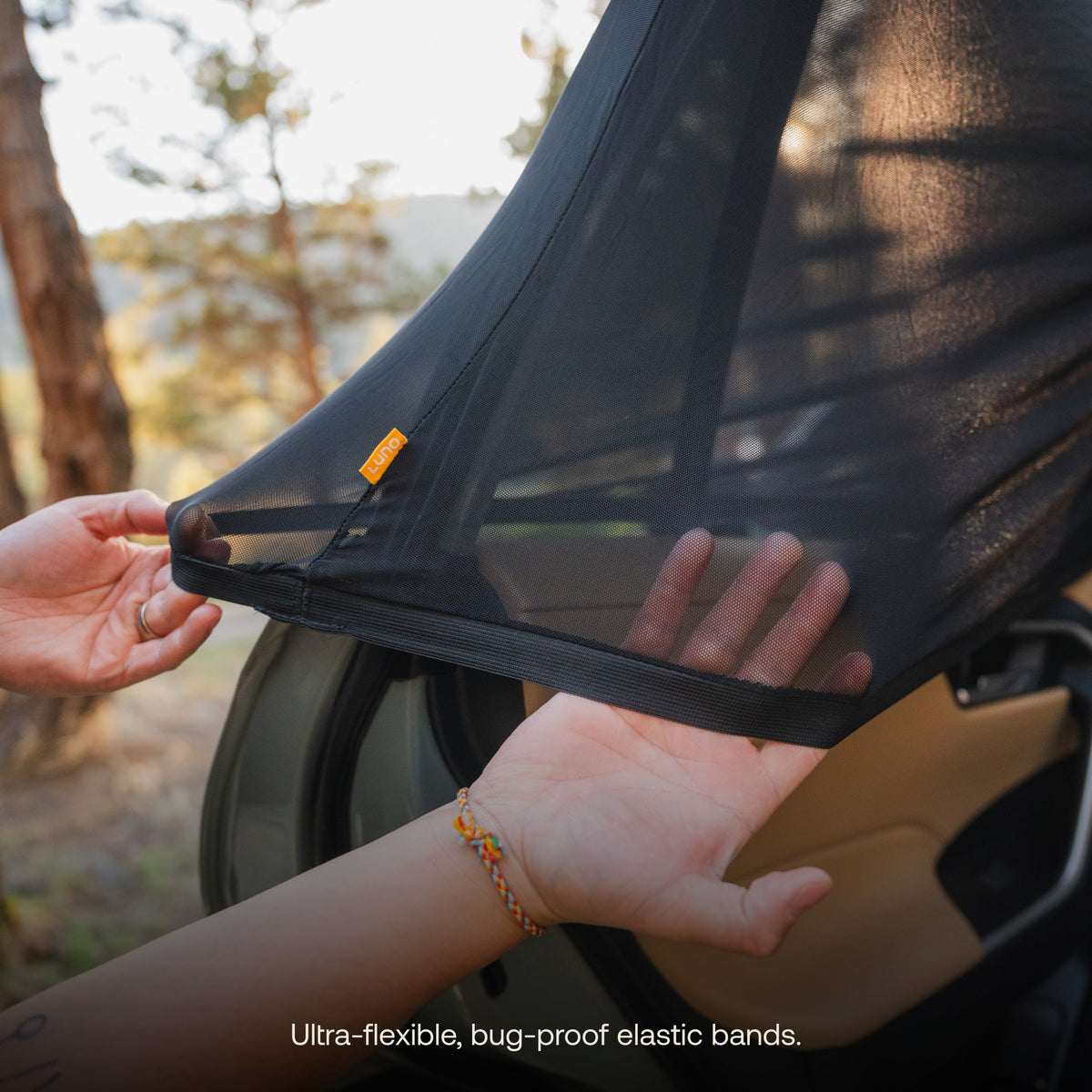 Luno Car Window Screen flexible elastic band fitting around vehicle door frame